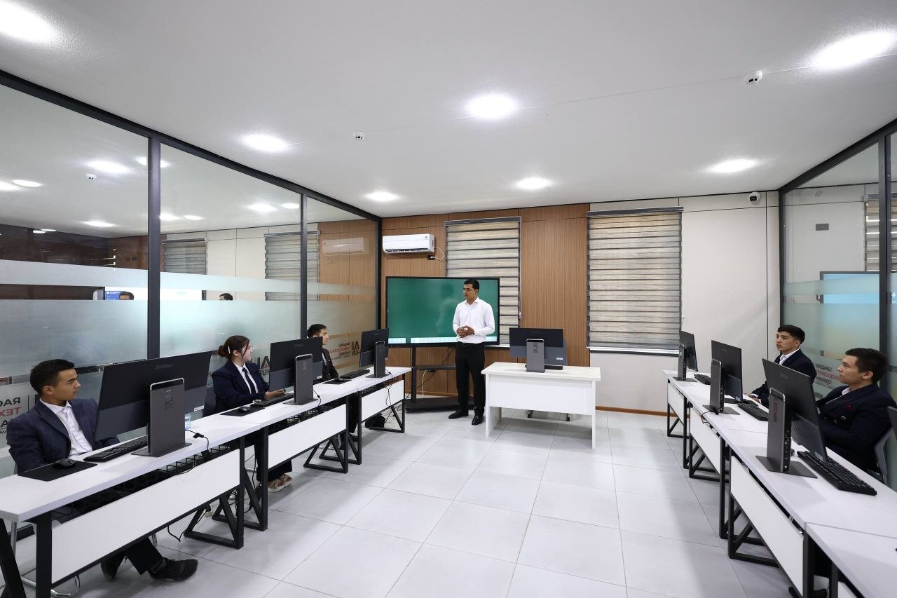 A lesson in an AI Hub classroom